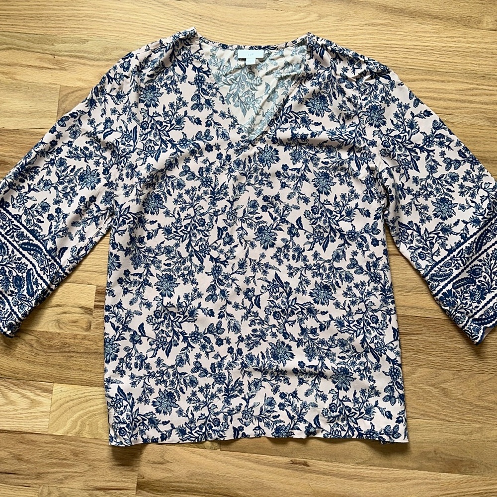 J. Jill v-neck tunic. Light pink with navy floral print, women's size Large
